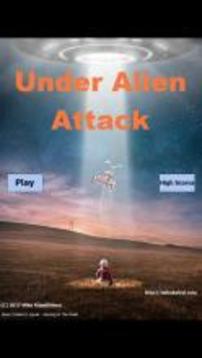 Under Alien Attack游戏截图1