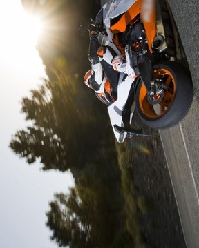 拼图KTM RC8 Sport游戏截图2