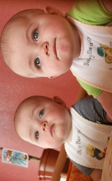 Twins Babies Puzzle游戏截图1