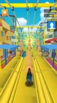 Rooster Subway Surf Run - Frenzy Chicken Escape游戏截图3