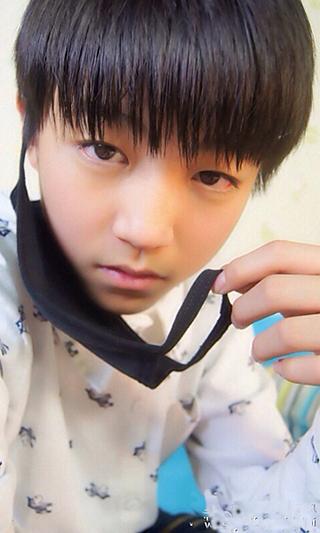 TFBOYS王俊凯自拍动态壁纸截图3