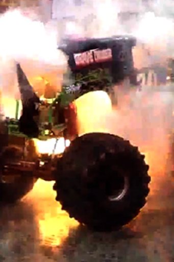 Monster Truck Crash截图4