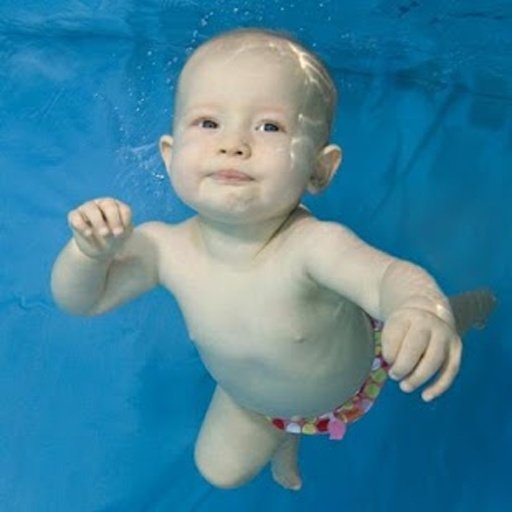 Child Swims In Water Wallpaper截图3