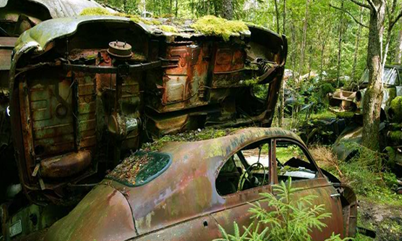 Bastnas Car Graveyard Escape截图1