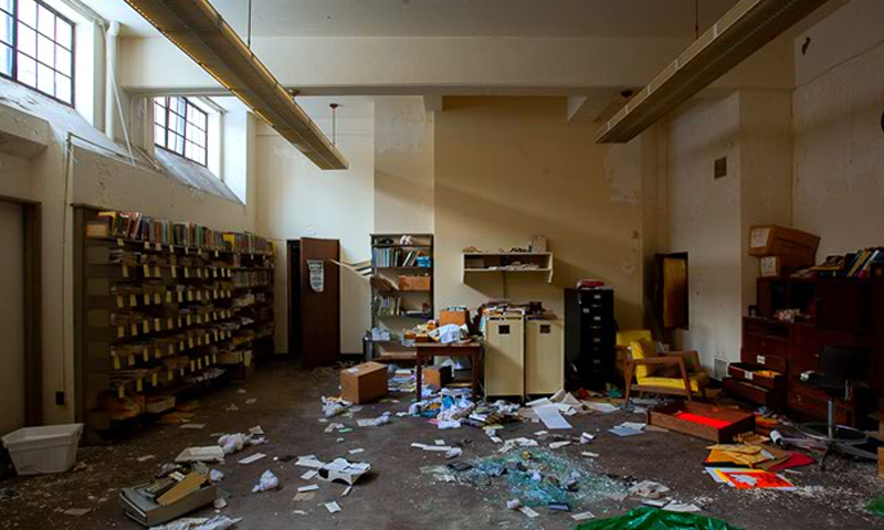 Abandoned Library Escape截图1