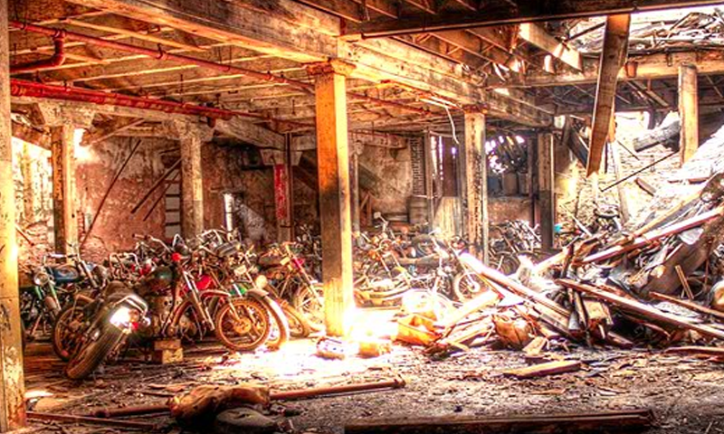 Motorcycle Graveyard Escape截图5