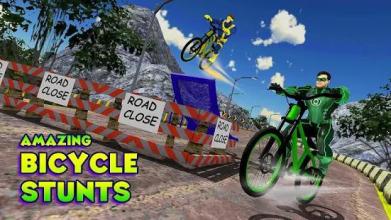 Superhero Bmx Cycle: Hill Racing截图4