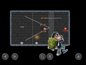 stealing the diamond in cops and robbers game截图1